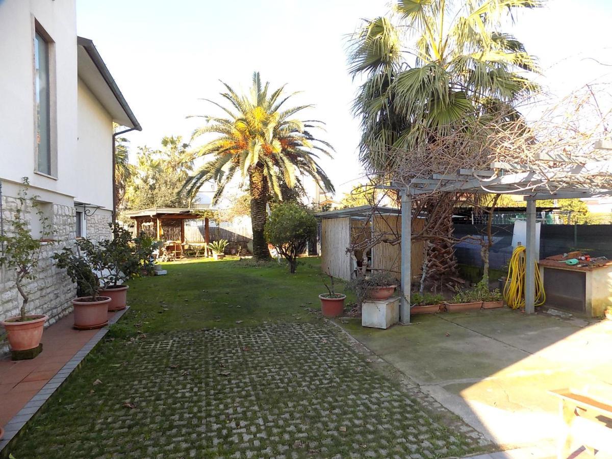 Aparthotel Casa Nuccia Gentili David à Marina di Massa Extérieur photo